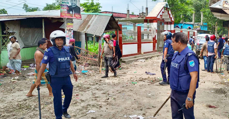 বাজারের নামকরণ নিয়ে দুই গ্রামবাসীর সংঘর্ষ, পুলিশসহ আহত ২০