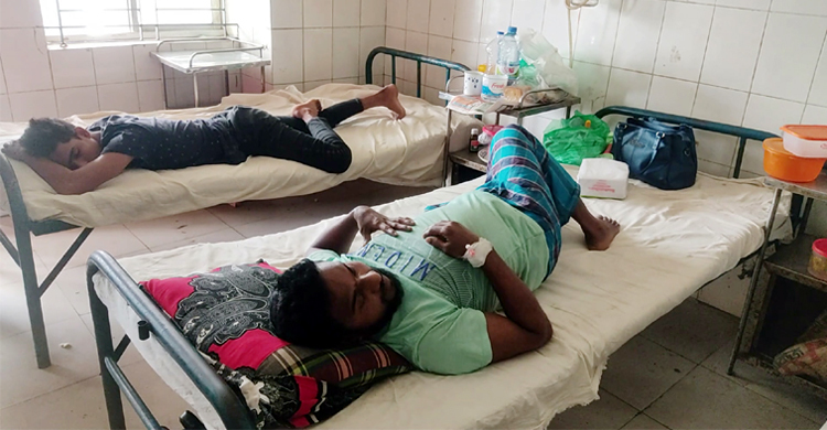 ‘চিনিস পুলিশ কী জিনিস’ বলেই ব্যবসায়ীকে মারধর