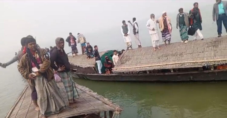 দিনদুপু‌রে ‘পু‌লি‌শের সাম‌নে’ ডাকাতি, ১৫ লাখ টাকা লুট