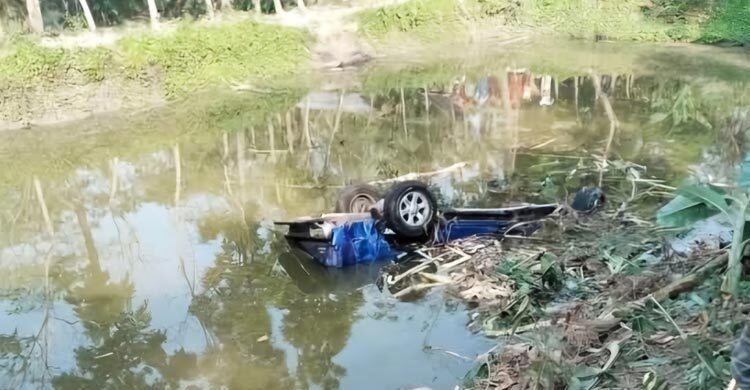 পুলিশের গাড়ি নিয়ন্ত্রণ হারিয়ে খাদে, অল্পের জন্য রক্ষা পেলেন এএসপি