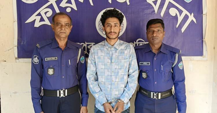 ‘আমাকে থানায় নিতে হলে ওসিকে আসতে বলেন’ এসআইকে ছাত্রদল নেতা