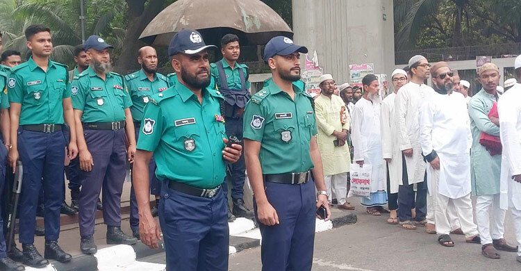 যেভাবে কাটলো পুলিশের ঈদ