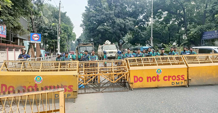 ইবতেদায়ি শিক্ষকদের পদযাত্রা, শিক্ষাভবন মোড়ে সতর্ক অবস্থানে পুলিশ