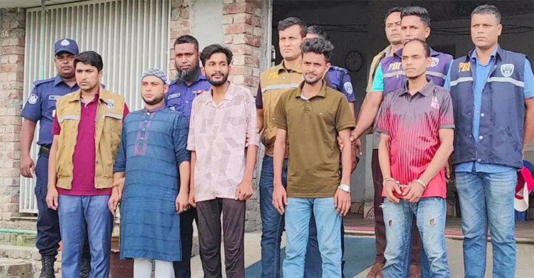 মাকে মারধর-শ্লীলতাহানি করায় ভাড়াটিয়া রুবেলকে গলা কেটে হত্যা