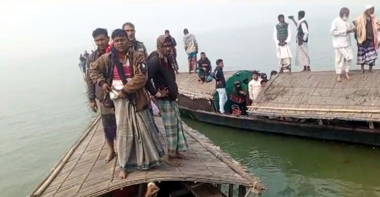 দিনদুপু&zwnj;রে &lsquo;পু&zwnj;লি&zwnj;শের সাম&zwnj;নে&rsquo; ডাকাতি, ১৫ লাখ টাকা লুট