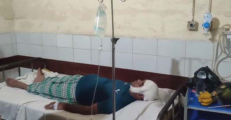 পুলিশের মাথায় চায়ের মগ দিয়ে আঘাত করে পালালো আসামি