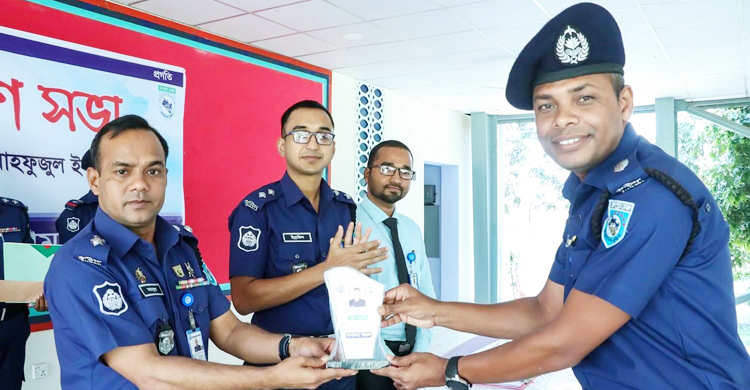 রংপুর রেঞ্জের শ্রেষ্ঠ সার্কেল অফিসার মহিবুল