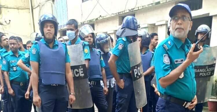 সাবেক প্রধান বিচারপতি এ বি এম খায়রুল হক ৭ দিনের রিমান্ডে