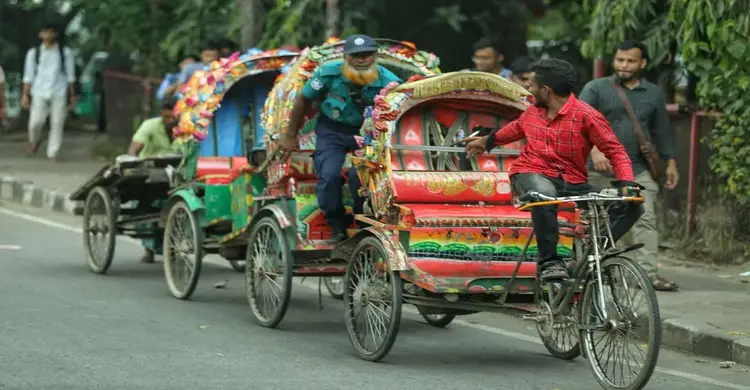 আইনের ফাঁদে ব্যাটারি অটোরিকশা, বিপাকে চালকরা