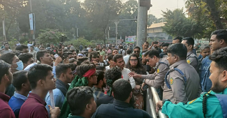 আলোচনার পরামর্শ পুলিশের, রাজি নন শিক্ষার্থীরা