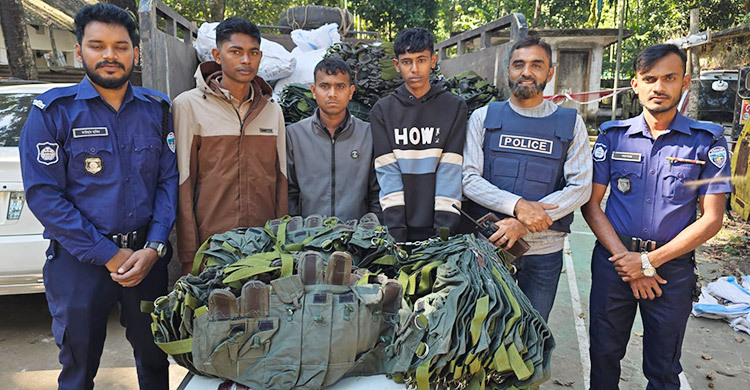 রামুতে ভারী অস্ত্রের ম্যাগাজিন রাখার বিপুল সরঞ্জাম জব্দ, আটক ৩