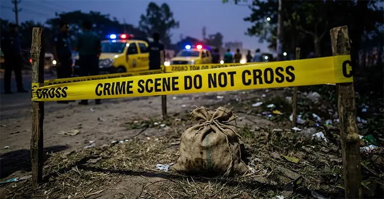 স্ত্রীকে হত্যার পর লাশ বস্তায় ভরে কাঁধে করে নিয়ে যাচ্ছিলেন স্বামী