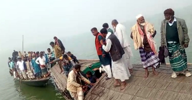 দিনদুপু&zwnj;রে &lsquo;পু&zwnj;লি&zwnj;শের সাম&zwnj;নে&rsquo; ডাকাতি, ১৫ লাখ টাকা লুট