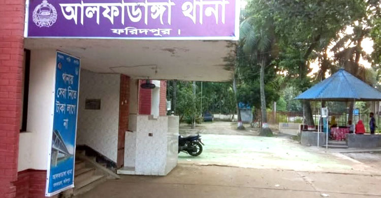 এসআইয়ের বাড়িতে ‘ডাকাতি’, পুলিশের দাবি ‘চুরি’
