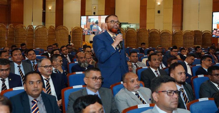 রাজধানীর রাজারবাগ পুলিশ লাইন অডিটোরিয়ামে বুধবার আয়োজিত অনুষ্ঠানে পুলিশ ও তাদের বিভিন্ন ইউনিটের কর্মকর্তারা। ছবি: বাংলাদেশ পুলিশের ফেসবুক পেজ