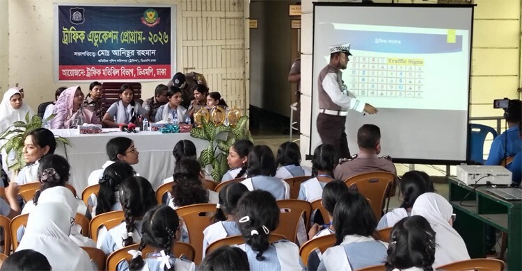 ‘তোমরা প্রত্যেকে টিফিনের অর্ধেক টাকা দেবে, আমরা গাছ কিনে বাগান করবো’