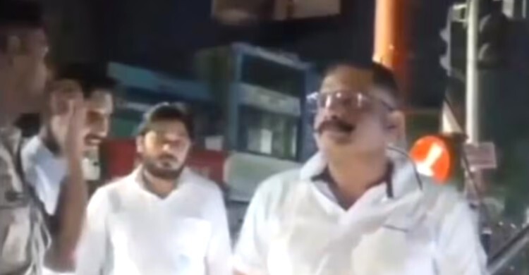 চায়ের বিল না দিয়ে উল্টো ‘সম্মান’ দাবি ভুয়া পুলিশের, ভিডিও ভাইরাল