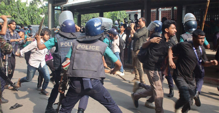 Students now regather in Gulistan area after being dispersed from Secretariat