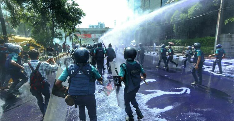 Tear gas, sound grenades fired at engineering student protest