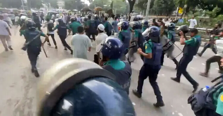 Police baton-charge protesting teachers, fire sound grenades