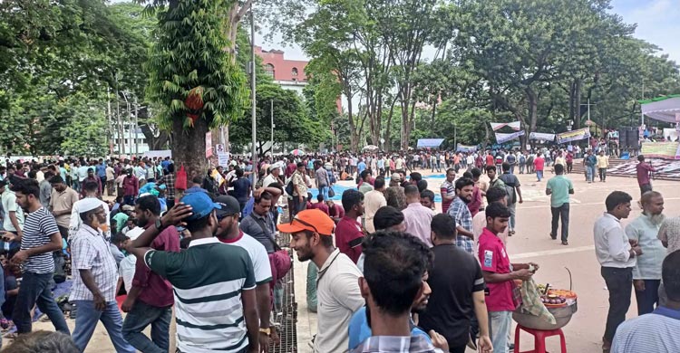 দ্বিতীয় দিনের কর্মবিরতি, শহীদ মিনারে চলছে অষ্টম দিনের অবস্থান