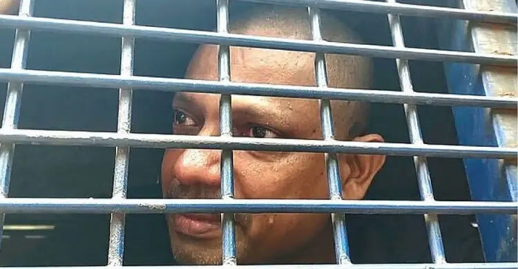 জাতীয় সংগীত গাইতে গাইতে প্রিজনভ্যানে ট্রাইব্যুনাল ছাড়লেন পলক