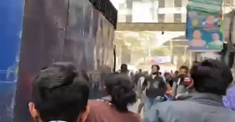 পলককে ডিম নিক্ষেপ করলেন ইনকিলাব মঞ্চের নেতাকর্মীরা!