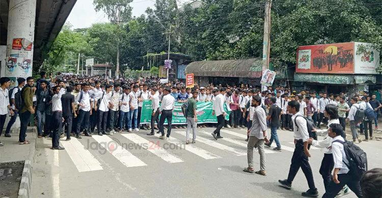 Polytechnic students block Satrasta over 3-point demands