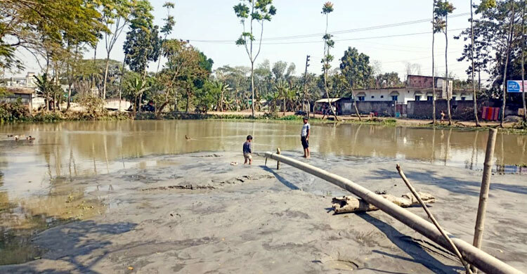 সরকারি পুকুর ভরাট করে হাউজিং প্রকল্প, বন্ধ করে দিলো বিসিসি