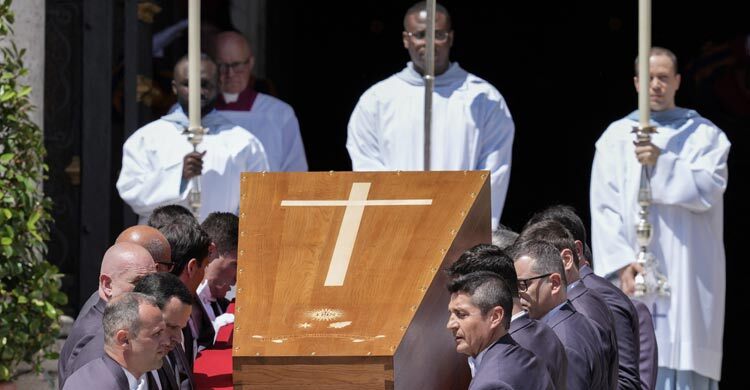 4,00,000 bid farewell as Pope rests in Santa Maria Maggiore