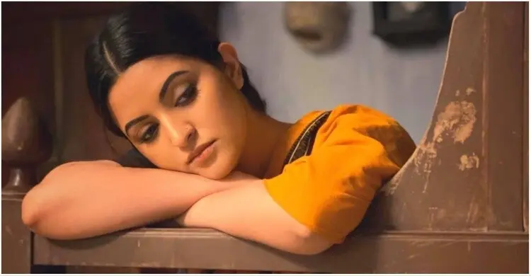 টপ অ্যাঙ্গেলে অশালীন ভিডিও, সিয়ামের স্ত্রীর পাশে পরীমনি