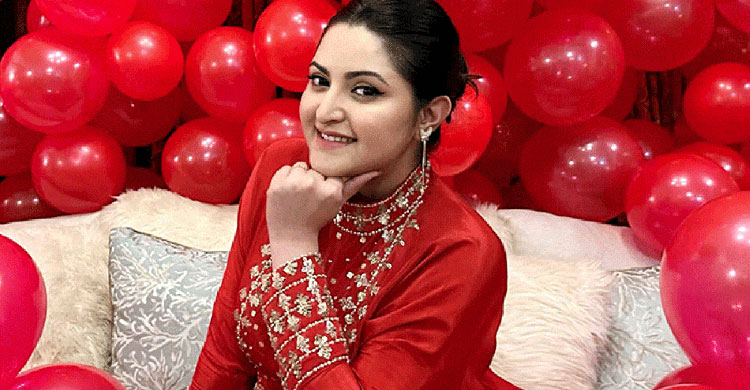প্রেম ভালোবাসা বিতর্ক আর প্রতিবাদের নাম ‘পরীমনি’