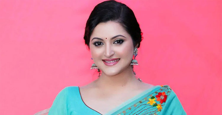 প্রেম ভালোবাসা বিতর্ক আর প্রতিবাদের নাম ‘পরীমনি’
