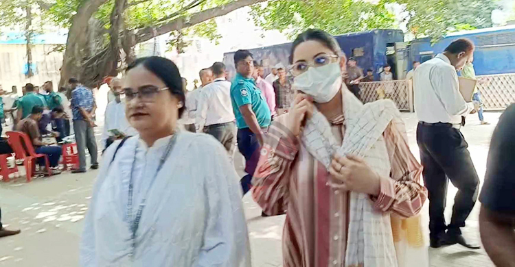 নাসির-অমির বিরুদ্ধে সাক্ষ্য দিতে আদালতে পরীমণি