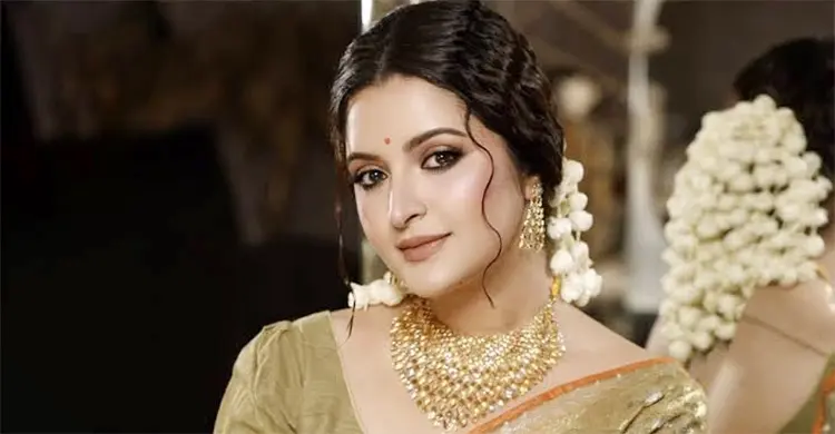 'কোনো সাধারণ মেয়ে হলে সুইসাইড করত', বিকৃত সেই ভিডিও নিয়ে পরীমনি
