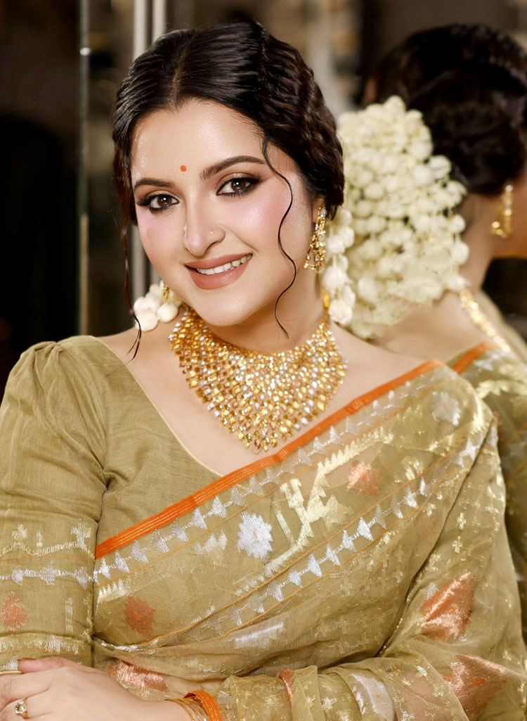 দিদি ৬ মাস আওয়ামী লীগ, ৬ মাস বিএনপি: পরীমনি