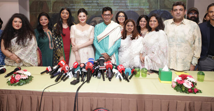 সবাই আমাকে একটু বেশি শত্রু ভাবে: পরীমনি