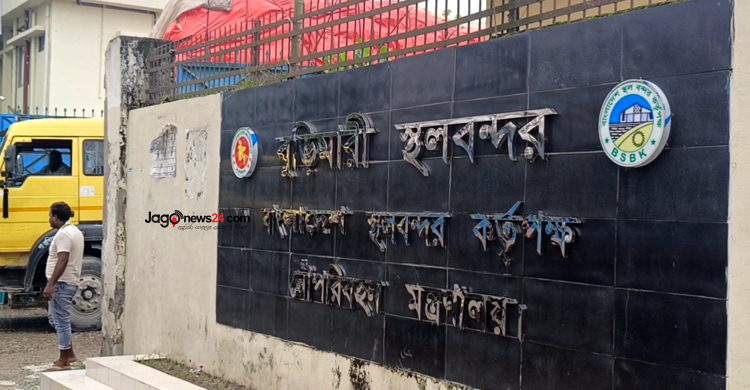 অপার সম্ভাবনায় বাধা স্থান সংকট-সংকীর্ণ মহাসড়ক