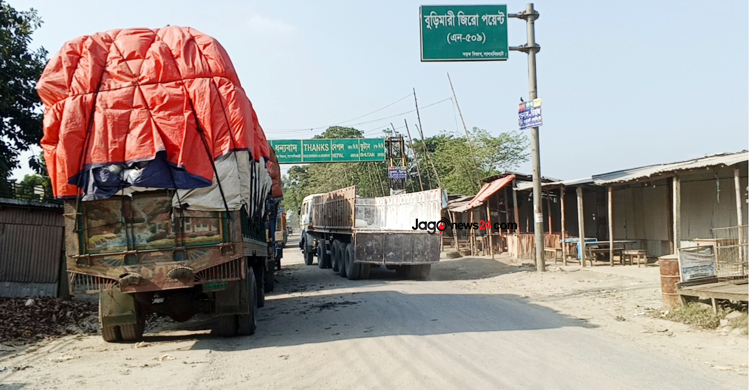 অপার সম্ভাবনায় বাধা স্থান সংকট-সংকীর্ণ মহাসড়ক