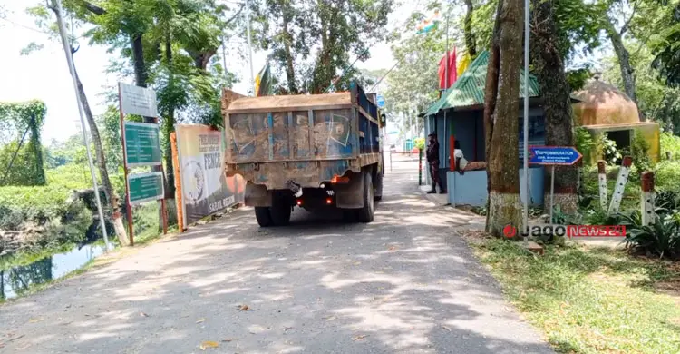 তলানিতে রাজস্ব আয়, বন্ধ অনেক ব্যবসা