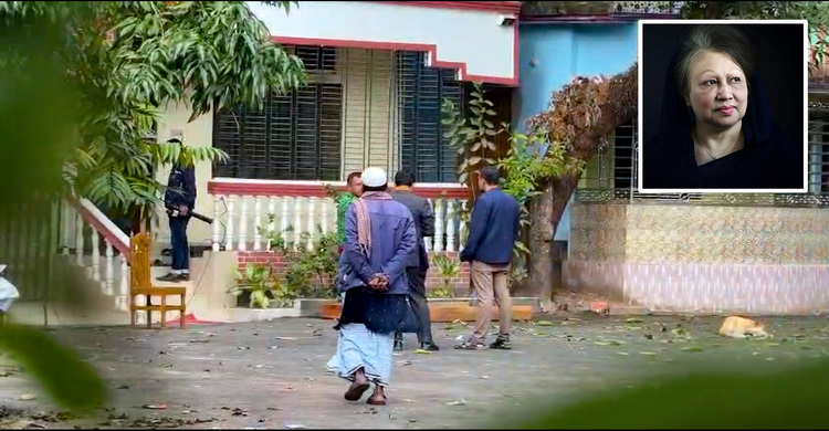 ফেনীতে বাবার বাড়ির সবখানে ছড়িয়ে তার স্মৃতি, নেই শুধু তিনি |