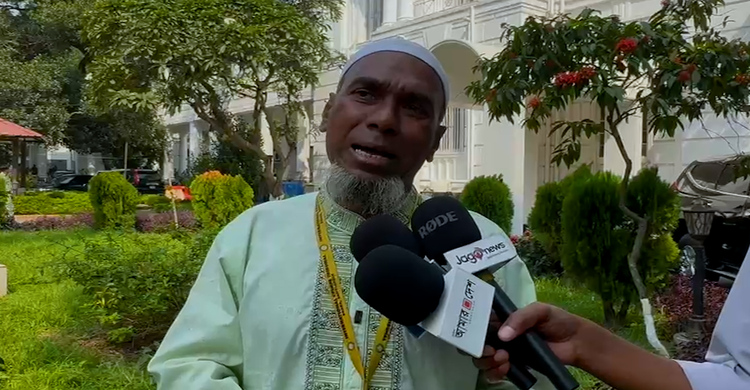 ট্রাইব্যুনালে এসে কান্নায় ভেঙে পড়লেন শহীদ মিরাজের বাবা, চাইলেন হাসিনার ফাঁসি