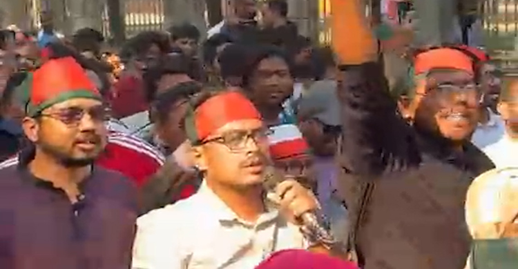 স্বরাষ্ট্র উপদেষ্টার কার্যালয় ঘেরাও কর্মসূচিতে ডাকসু ভিপি