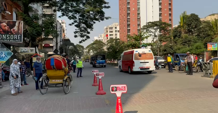 এভারকেয়ার থেকে বিমানবন্দরের পথে হাদির অ্যাম্বুলেন্স, নেয়া হবে সিঙ্গাপুর