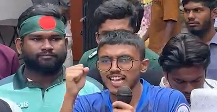 হাদিকে হত্যা চেষ্টায় জড়িতদের গ্রেফতারের দাবিতে স্লোগান!