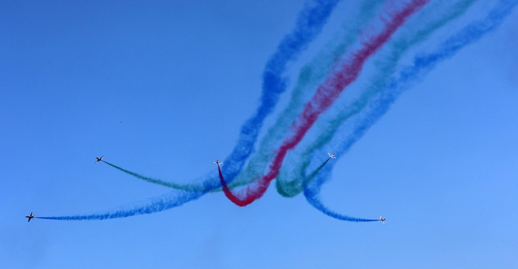বিজয় দিবস উপলক্ষে ‘এয়ার শো’, লাল-সবুজে রাঙা আকাশ