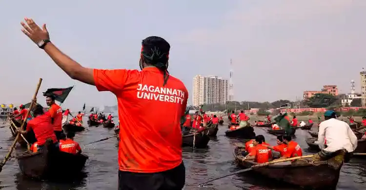 মহান বিজয় দিবস উপলক্ষে জগন্নাথ বিশ্ববিদ্যালয় ছাত্রশিবিরের নৌ র‍্যালিতে স্লোগান