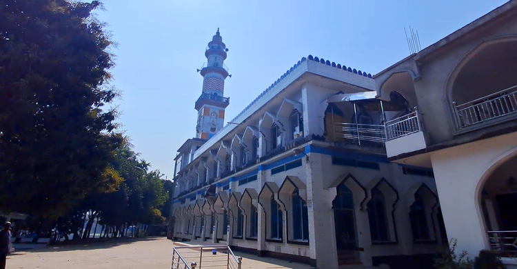 চাঁদপুরে ছয় যুগ ধরে ১৬ মসজিদে বিনা হাদিয়ায় খতমে তারাবি পড়ান হাফেজরা