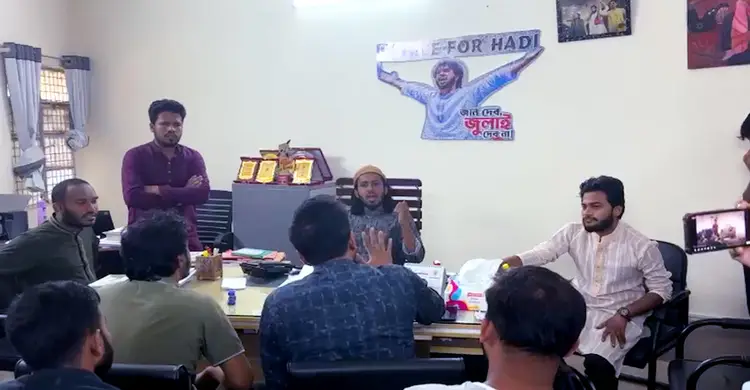 ফেসবুক মন্তব্য নিয়ে রাকসু জিএস ও ছাত্র অধিকারের নেতার বাকবিতণ্ডা