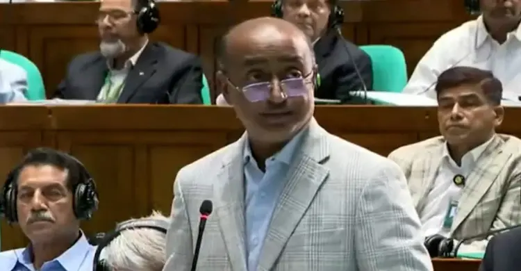 'আমাদের মত বটতলার উকিলরাই বলতে পারি, মা'ম'লা যাবে কি যাবে না'